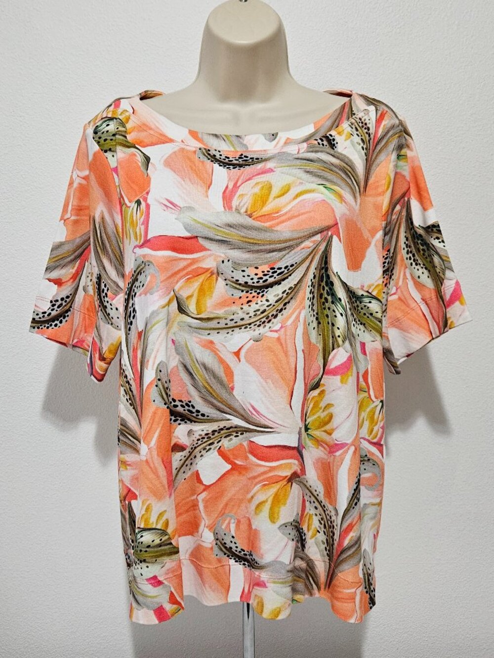Chico's Boatneck Short Sleeve Floral Top | Chico's Size 3, US Size XL - Picture 2 of 11